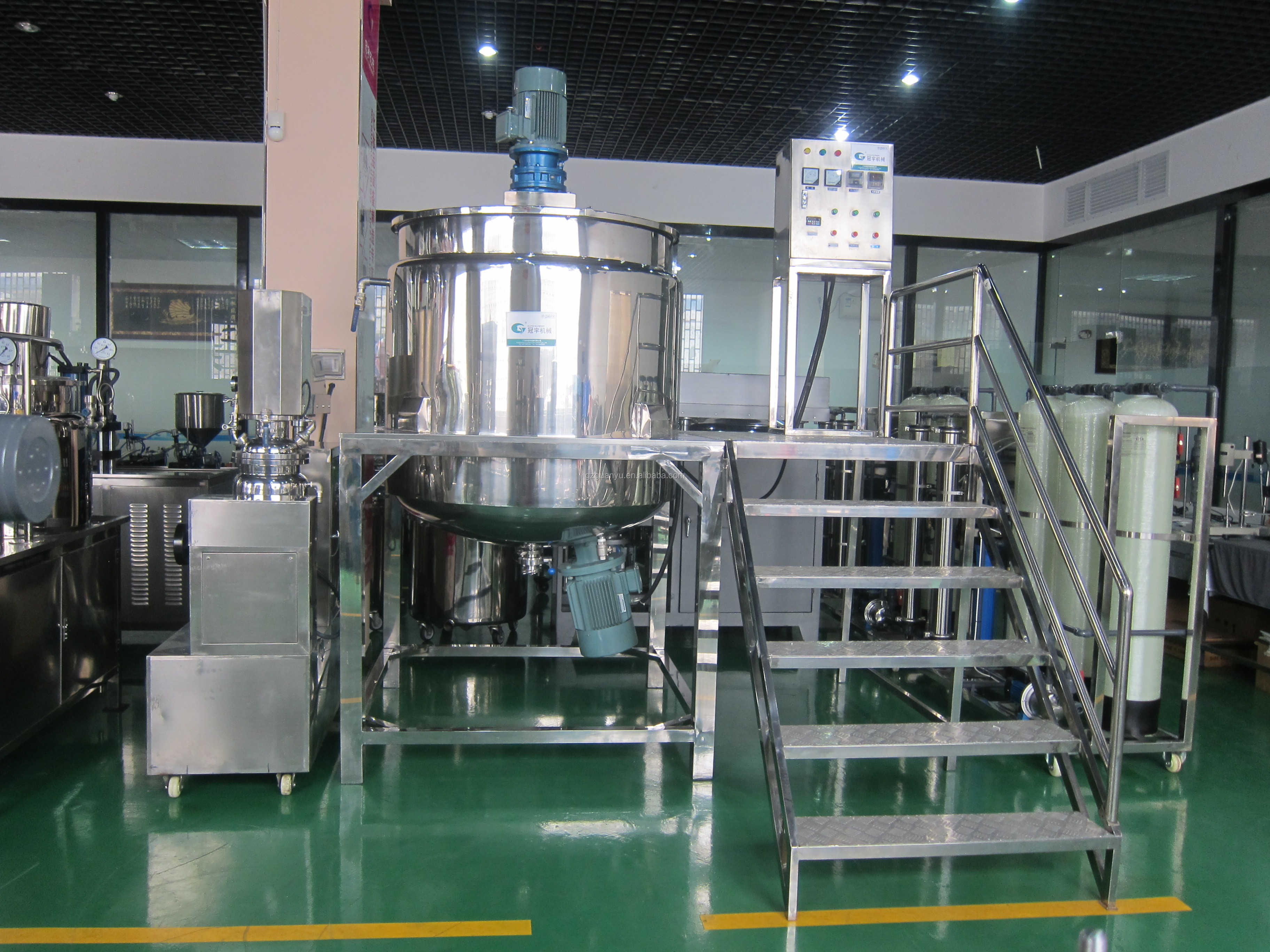 Cosmetic cream making machine